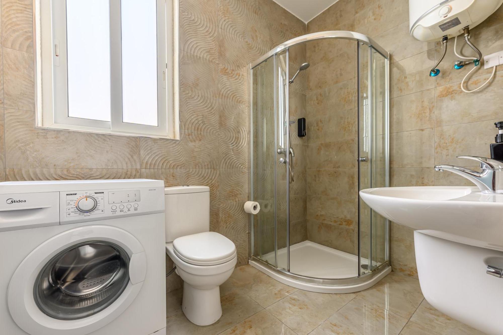 F11 Room 3, Private Room Two Single Beds Shared Bathroom In Shared Flat Msida Esterno foto