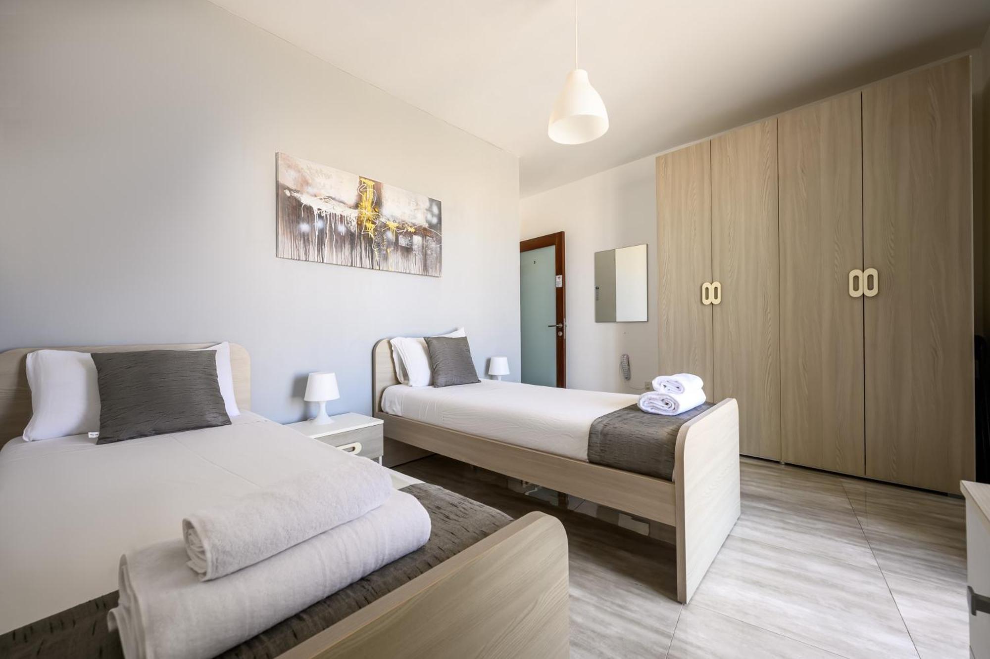 F11 Room 3, Private Room Two Single Beds Shared Bathroom In Shared Flat Msida Esterno foto